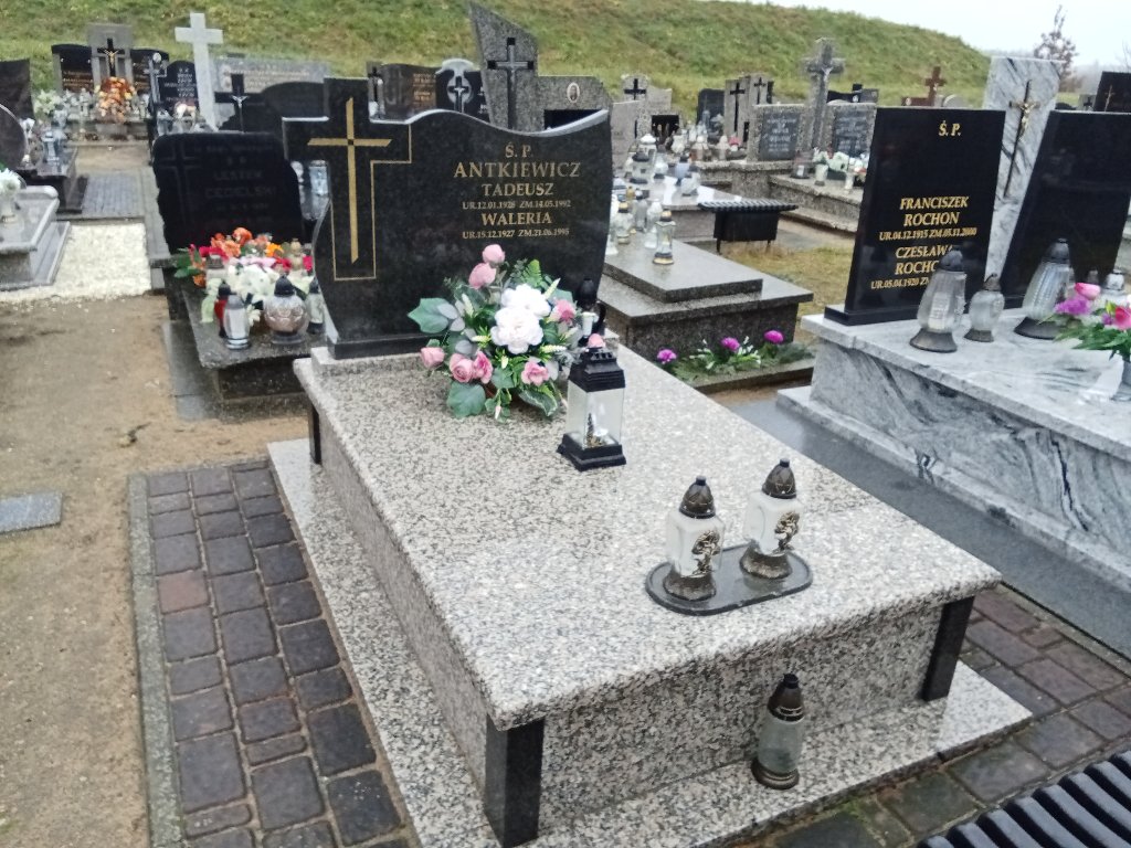 Grób TADEUSZ ANTKIEWICZ